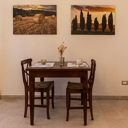Palazzo Gessi Room And Breakfast Borghi Zewnętrze zdjęcie