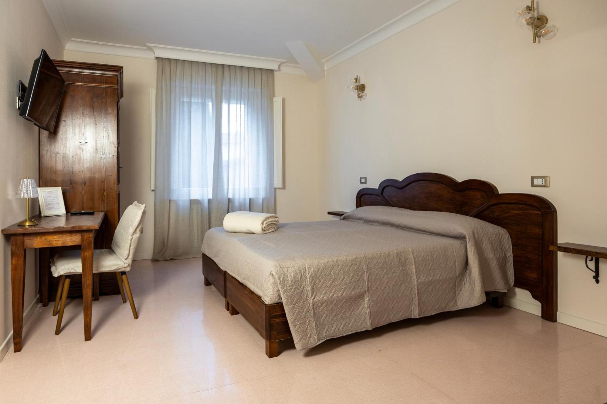 Palazzo Gessi Room And Breakfast Borghi Zewnętrze zdjęcie