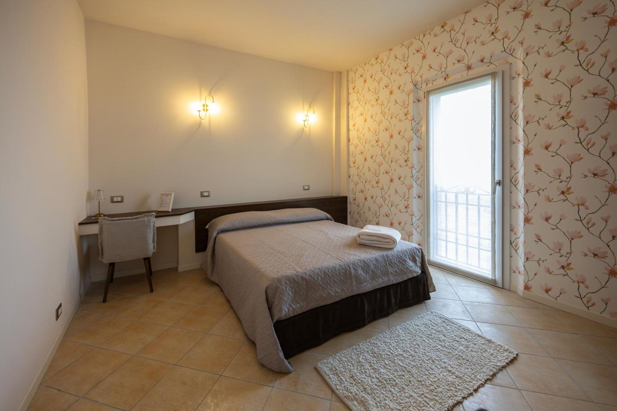 Palazzo Gessi Room And Breakfast Borghi Zewnętrze zdjęcie