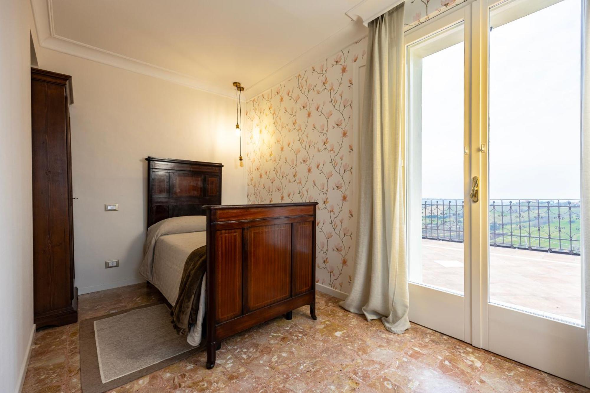 Palazzo Gessi Room And Breakfast Borghi Zewnętrze zdjęcie
